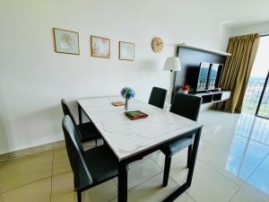 Setia Alam Nordic Trefoil 2 Bedrooms Home-Walk to Setia City Mall & & Setia City Convention Centre