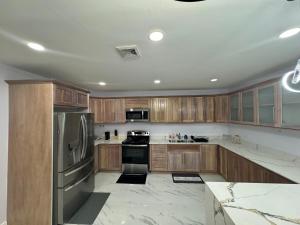 Luxury Haven- Near AC Marriott Hotel Kingston