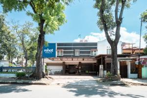 Rehat at Hotel 10 Buah Batu