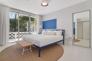 Roami at 250 Collins