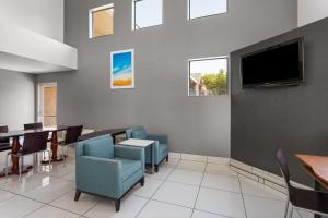 Days Inn by Wyndham Phoenix West