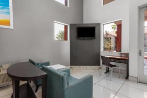 Days Inn by Wyndham Phoenix West