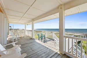 Sea Vous Play-3BR-Private Pool-Beachfront