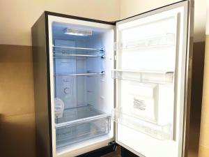 Elegant and Sunny New 2 Bedrooms Excellent Location