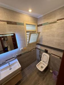 فيلا مع حمام سباحه وجاردن 0306-888-0106