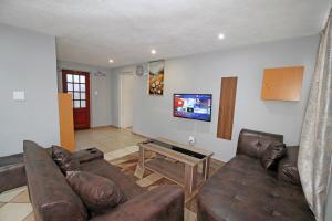 Peaceful 2 Bedroom Flat in Germiston with WI-FI