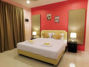 Phuket Sirinapha Resort