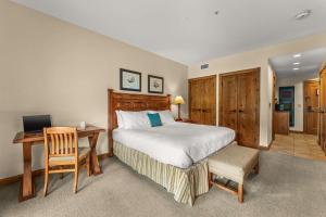 2 Bedroom Condo at the Lodge at Mountaineer Square Hot Tub and Pool