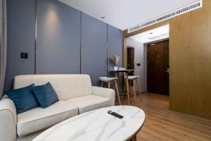 Chic 1BR Apt Pools Shuttle to Nai Harn S3304