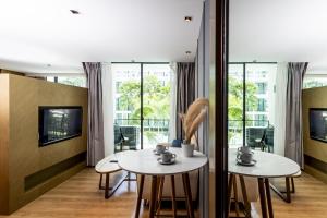 Chic 1BR Apt Pools Shuttle to Nai Harn S3304