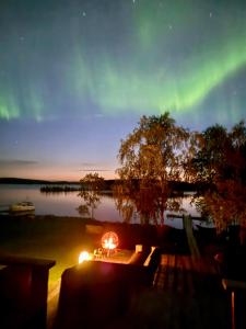 Upea Villa Lapin Kulta hirsihuvila Inarijärven rannalla