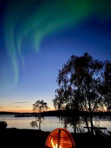 Upea Villa Lapin Kulta hirsihuvila Inarijärven rannalla