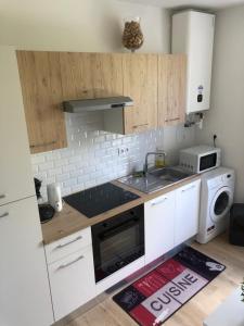 Studio rénové proche palais des sports