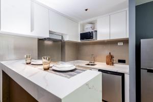 Seaside 1BR Retreat Pools Shuttle S4312