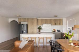 Alis Waterfront Escape - Relaxing Getaway, Near Kirra Beach