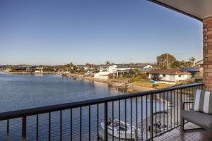 Alis Waterfront Escape - Relaxing Getaway, Near Kirra Beach