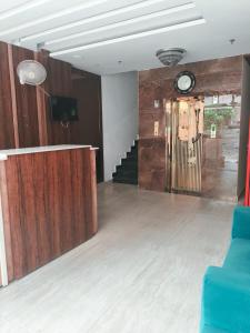 Hotel Avi inn Near BY Golden Temple