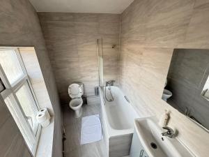 38LYW Large Ensuite Room - Stratford, London