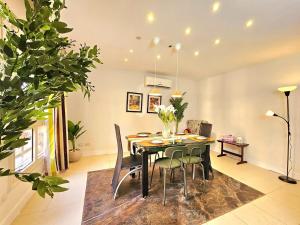 For less, modern 3BR surrounded by green views