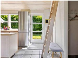 Charming Modern Summer House 4 Min From The Beach