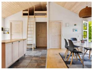 Charming Modern Summer House 4 Min From The Beach