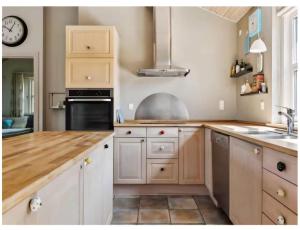 Charming Modern Summer House 4 Min From The Beach