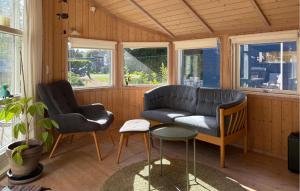 Cozy Home In Dronningmølle With Wifi