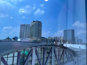 Light filled Apartment-City view