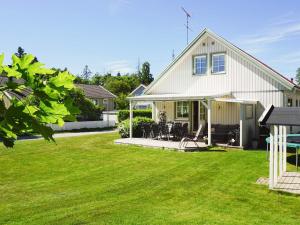 9 person holiday home in SOLLENTUNA-By Traum
