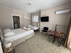 RunWay Stay-24h self check in- Athens Airport