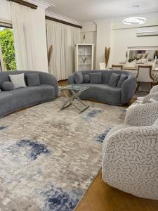 فيلا مع حمام سباحه وحديقه 0306-888-0106