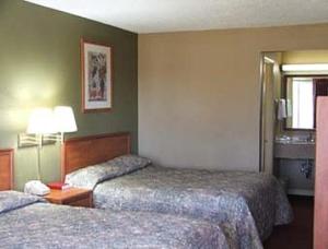 Double Room with Two Double Beds room in Knights Inn Lebanon