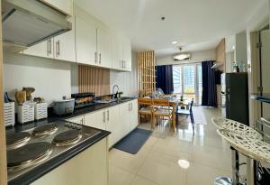 New 2-bedroom deluxe condo for 5 pax across Mall of Asia