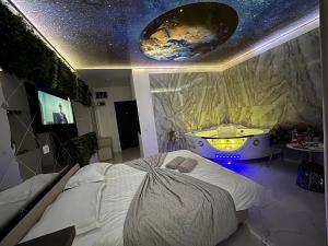 R U B I room by 50 shades