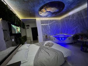 R U B I room by 50 shades