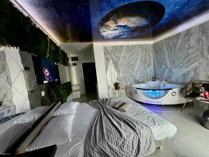 R U B I room by 50 shades