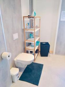 Downtown Historical House with Renovated apartments free P near