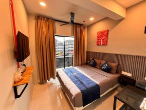 Glitz Hotel