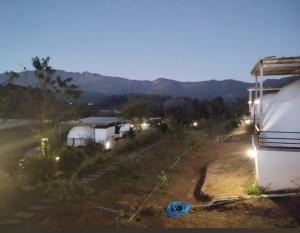 ข้างเขาแคมป์ Khangkhao Camp