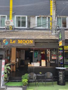 Le Moon