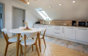 Amazing Apartment In Nowecin With Wifi