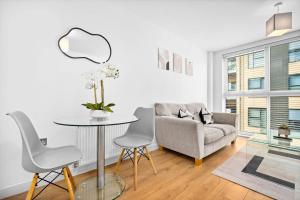 Stylish Apartment - City Centre - Free Netflix & Wifi - Parking - 304H