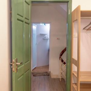 Mango House - Budget Cozy Rooms near Hanoi Old Quarter and Train St