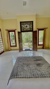 Homey Villa- 5 mins to the Beach at Bondalem Tejakula