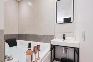 LES BULLES DE MONA - Alcove - Spa - Clim