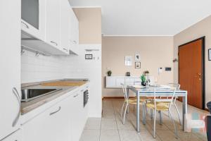 PE19 - Bright & Modern Apartment with Park View -