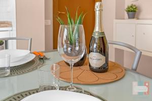 PE19 - Bright & Modern Apartment with Park View -