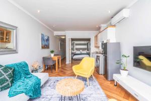 Cozy Harbour View Apartment in Granger Bay