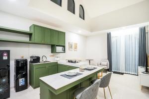 Unique! 1BR Apt in Detached House at Hotel Grounds