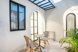 Unique! 1BR Apt in Detached House at Hotel Grounds